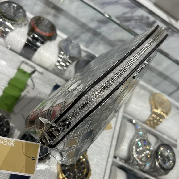 Michael Kors Empire Sm Metallic Crocodile Embossed Leather Travel Pouch
Silver - Picture 4 of 16